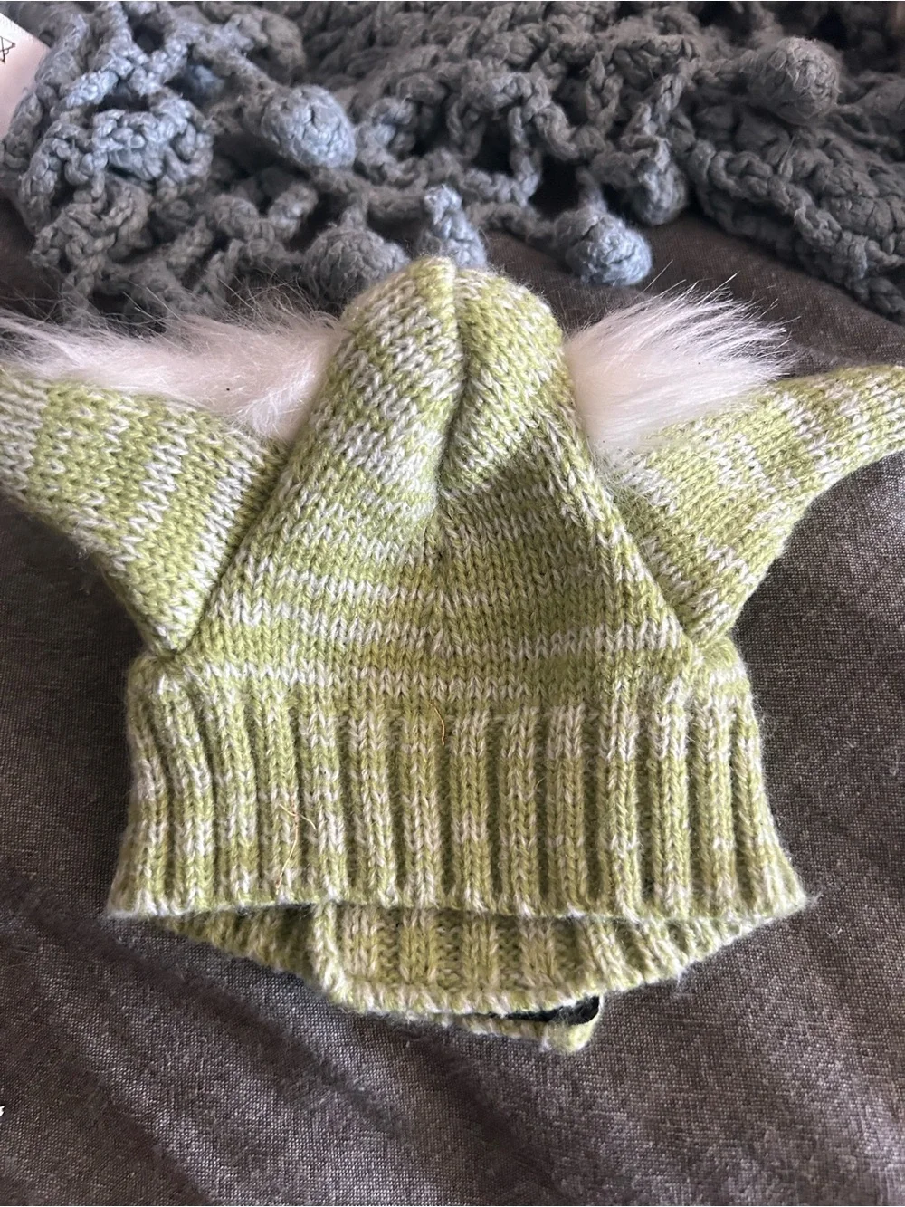 NWOT Yoda knit hat for small dog.
